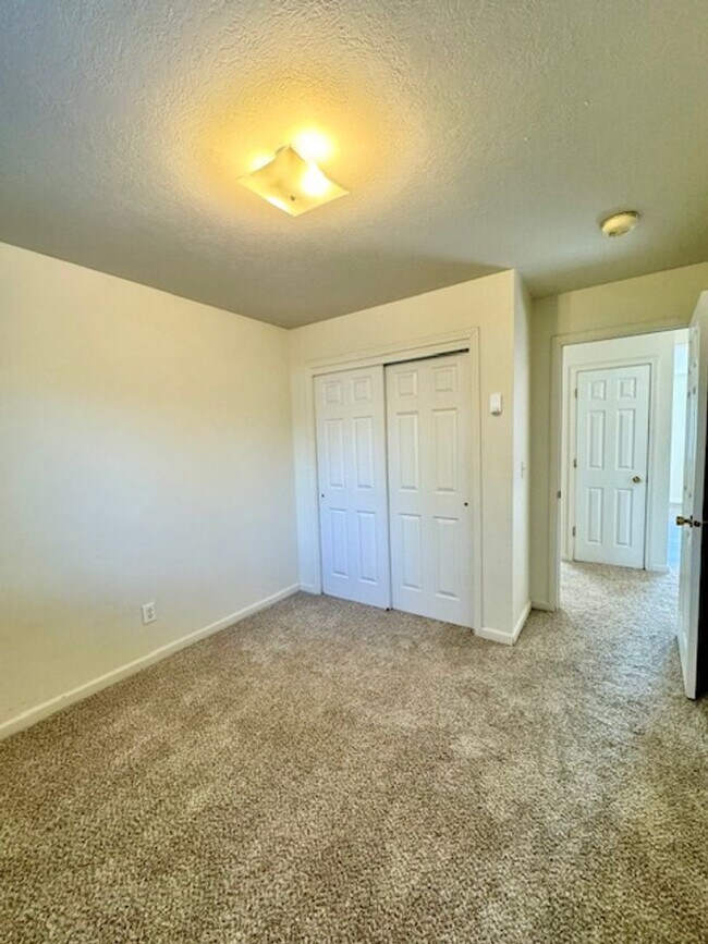 Building Photo - 3 Bedrooms, 2 Bathroom 4-plex; less than 2 miles to MSU