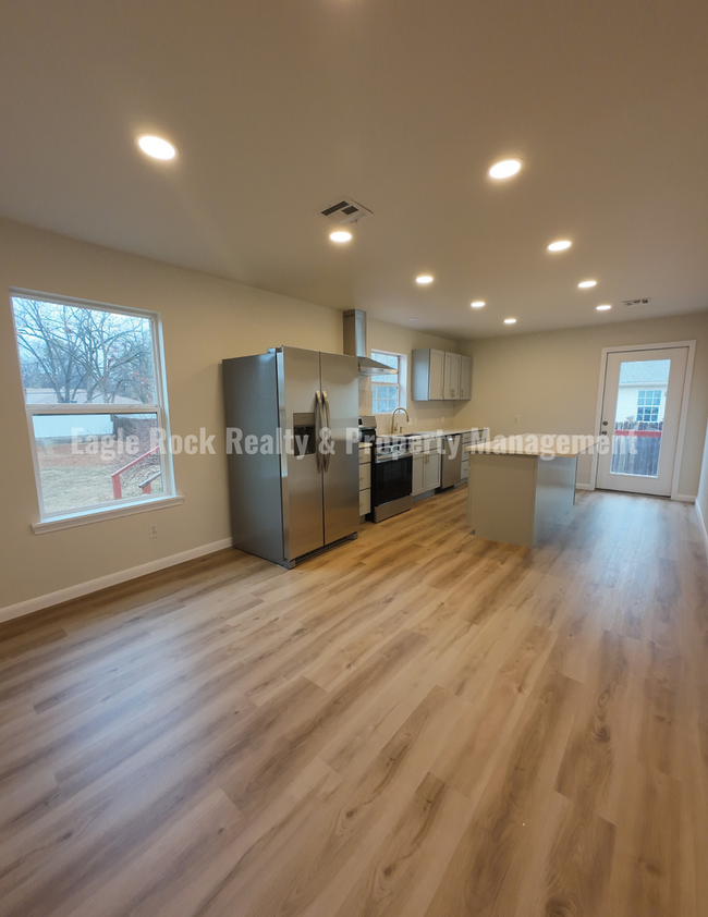 Building Photo - Newly Renovated South Tulsa Home for Rent ...