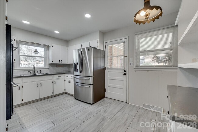 Building Photo - 1615 Tillman St