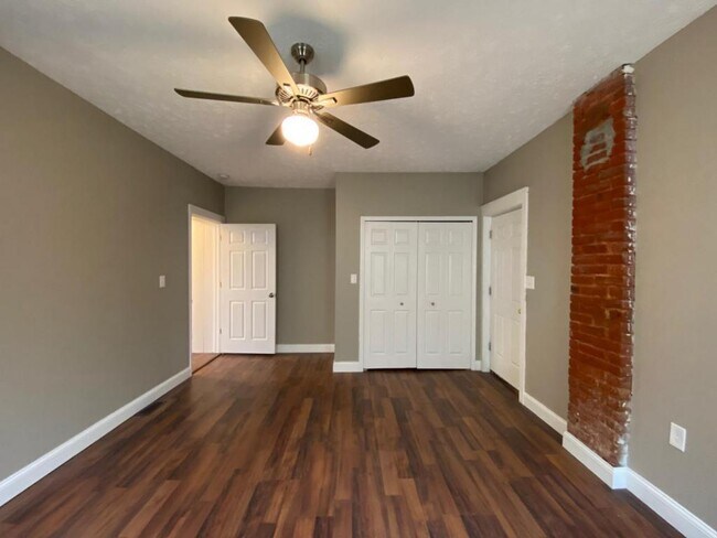 Building Photo - 2082 West 95th Street #03