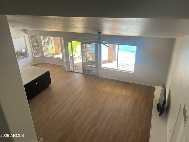 Building Photo - 3721 S Hawthorn Dr