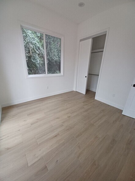 Building Photo - 319 E Ramona St