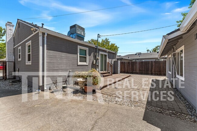 Building Photo - 650 Dittmar Way