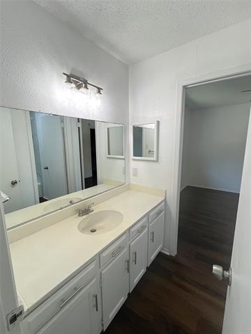 Building Photo - 2805 Meadow Park Dr