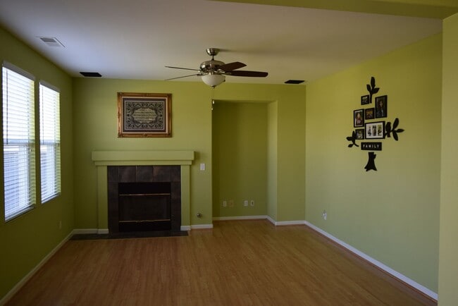 Building Photo - Beautiful 4-Bedroom Home for Lease in Trac...