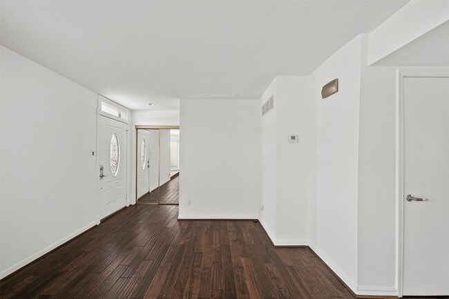 Building Photo - 9404 Denbury Way