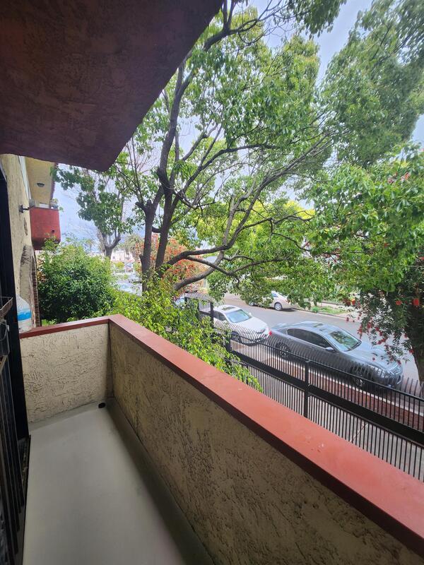 Building Photo - 425 N Hobart Blvd