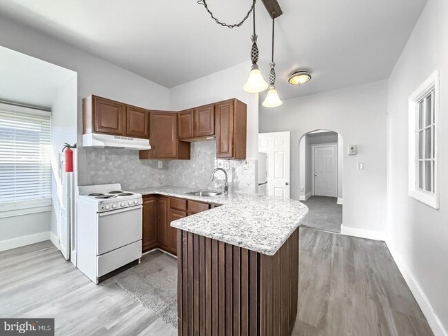 Building Photo - 419 Woodward St