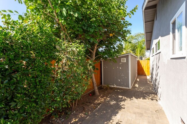 Building Photo - GORGEOUS Remodeled and Upgraded Beautiful ...