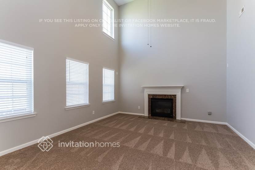 Building Photo - 12120 Palomar Dr