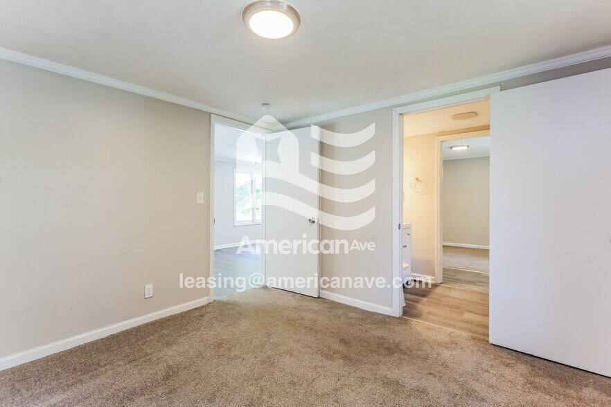 Building Photo - 17 Carter St