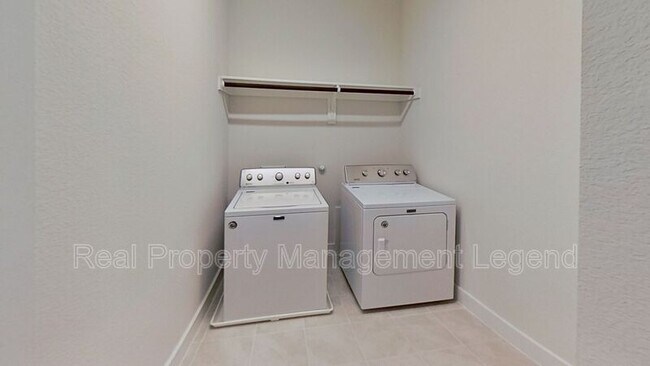 Building Photo - 1056 Maverick Dr