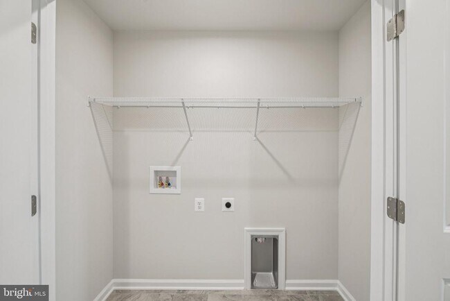 Building Photo - 8816 Selby Ct