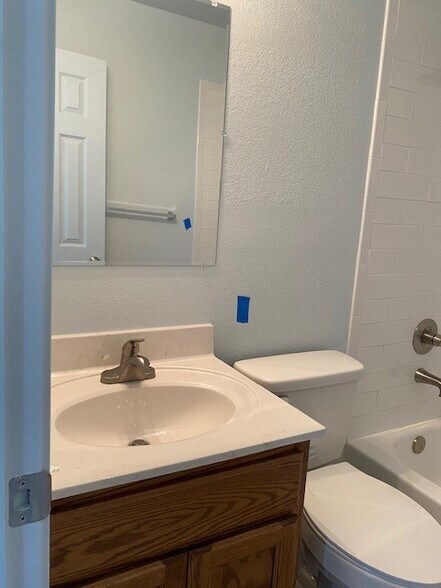 Building Photo - 305 Bronc Dr