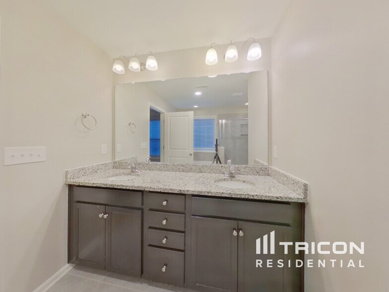 Building Photo - 3913 Norman View Dr