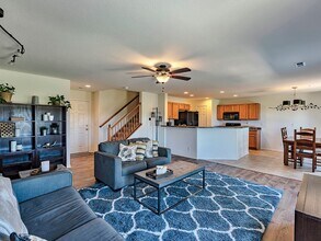 Building Photo - Spacious 3 Bedroom 2 1/2 Bath in Castle Rock!