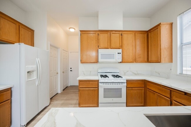 Building Photo - Honey, I’m Home! This Lovely 3 Bedroom, Two-Story Home Is Located In Summerlin.