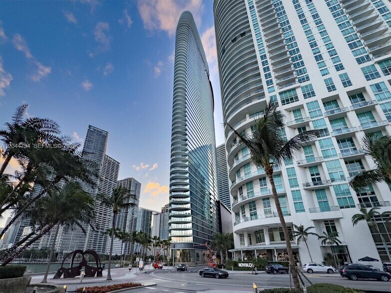 Building Photo - 300 Biscayne Boulevard Way