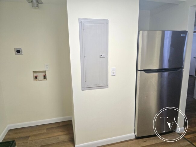 Building Photo - MOVE-IN READY NOW!