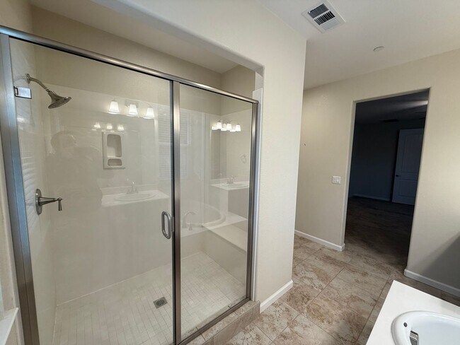 Building Photo - 2021 built two story in Oakdale!