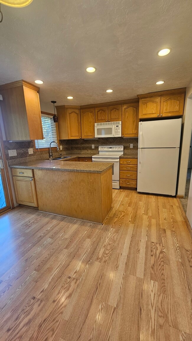 Building Photo - 10176 S 360 E