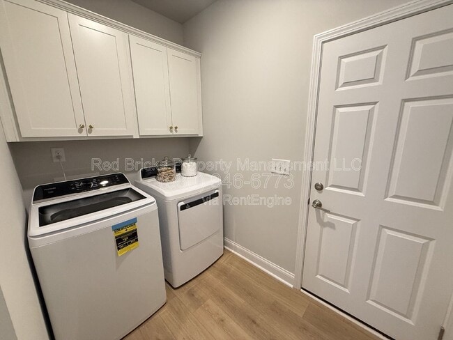 Building Photo - 1014 Mapletree Ln