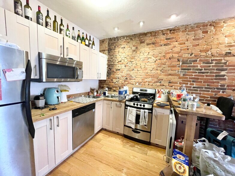 Building Photo - 206 Northampton St