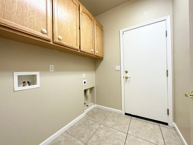 Building Photo - Beautifully Updated 3-Bedroom, 2-Bath Home...