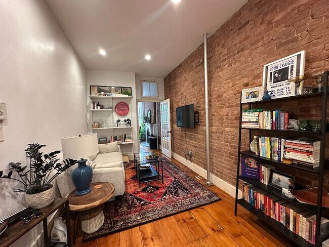 Building Photo - 85 1/2 Summit Street Unit 3