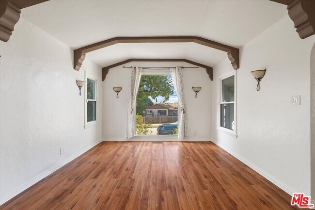 Building Photo - 3154 W 74th St