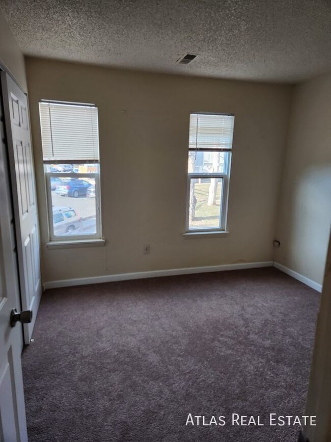 Building Photo - ONE MONTH FREE RENT IF MOVED IN BY 2/20! C...