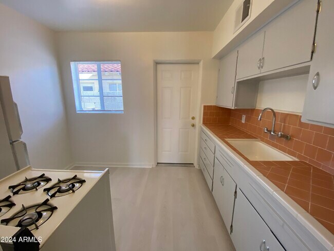 Building Photo - 1526 W Mulberry Dr