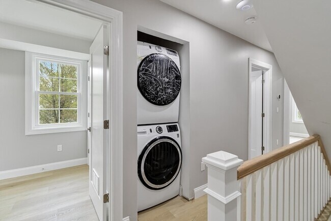 Building Photo - 192 Main St