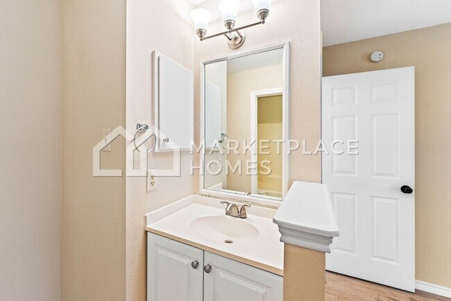 Building Photo - 1804 Easton Dr