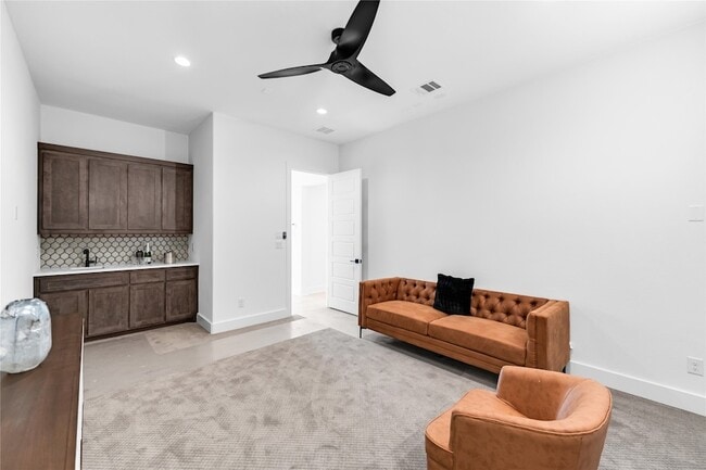 Building Photo - 10437 Milkweed Ct