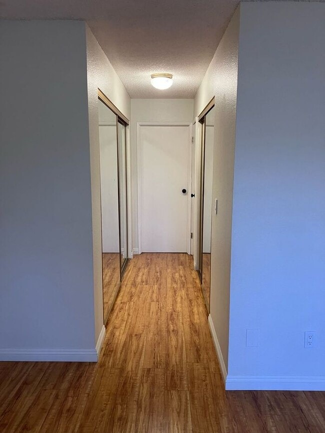 Building Photo - Beautiful Dual Master Townhome Palmdale