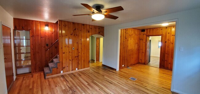 Building Photo - Charming 4-bedroom in Golden