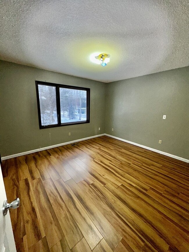 Building Photo - LIFE IS BETTER AT THE LAKE!