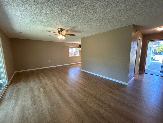 Building Photo - 310 Hedstrom Rd