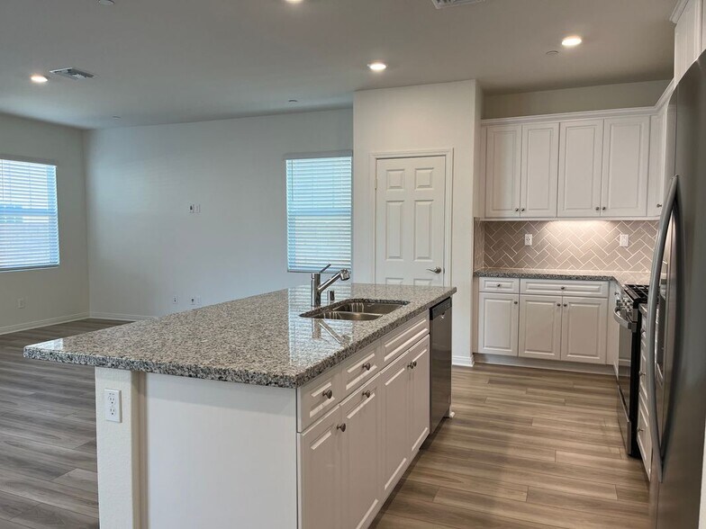 Building Photo - 4307 S Malibu Ave