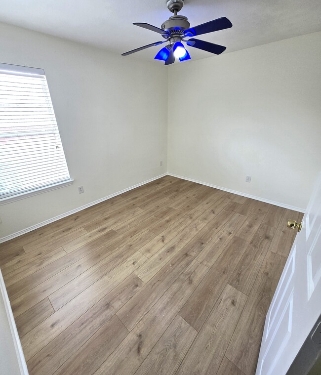 Building Photo - 5705 Seneca Dr