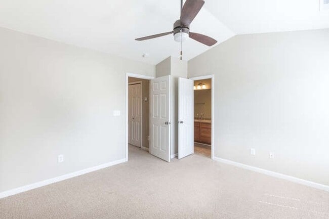 Building Photo - Updated Townhouse