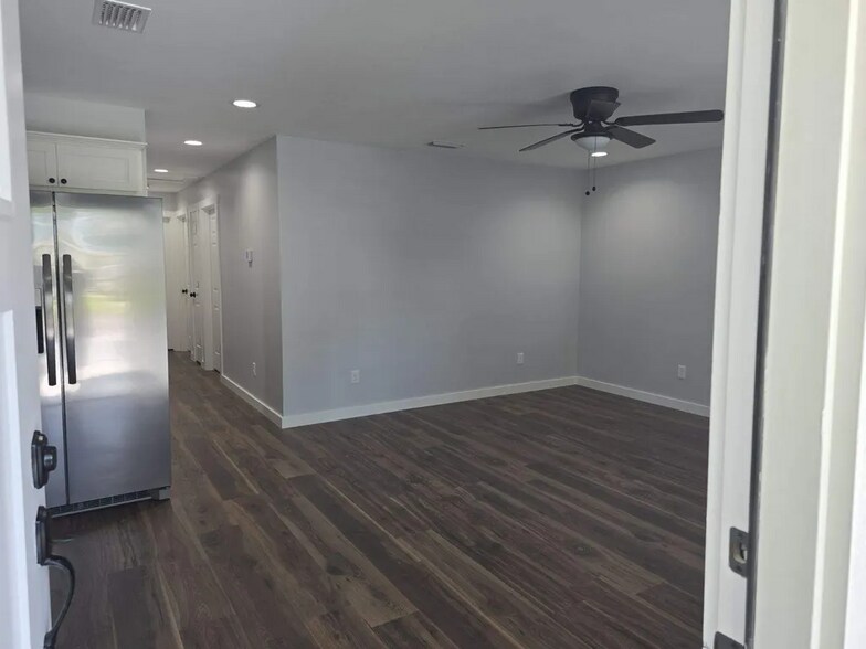 Living room and hallway - 1618 Fountain Ave