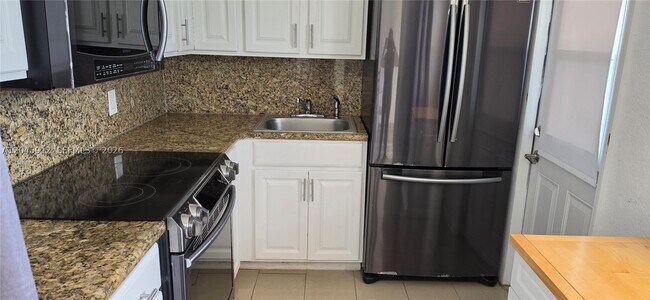 Building Photo - 20201 NE 29th Ct