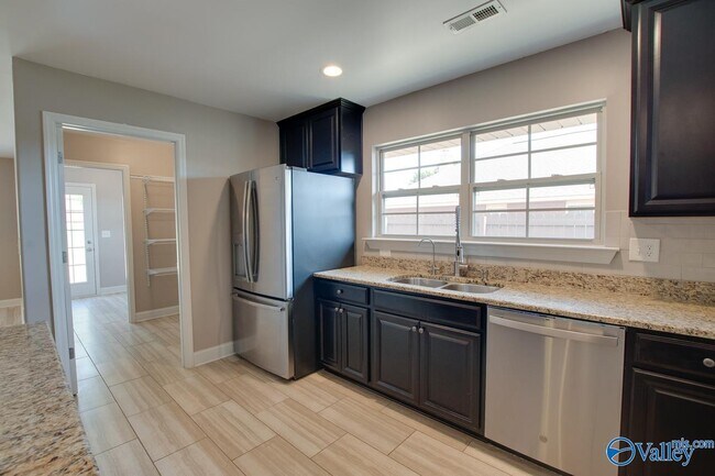 Building Photo - 512 Summer Cove Cir NW