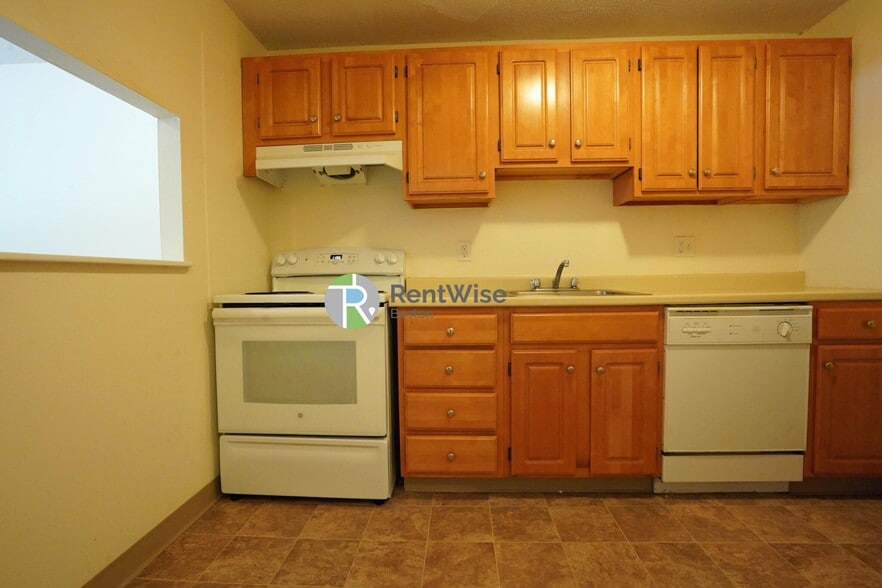 Building Photo - 66 Homer Ave