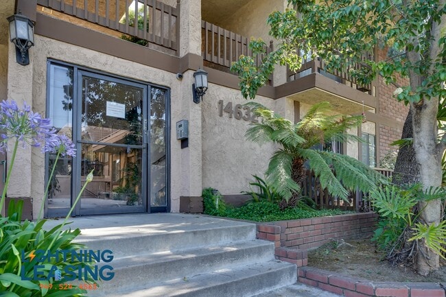Building Photo - 14630 1/2 Magnolia-204C