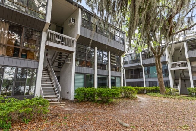Building Photo - Stunning 2/1 with Water Views at Bivens La...