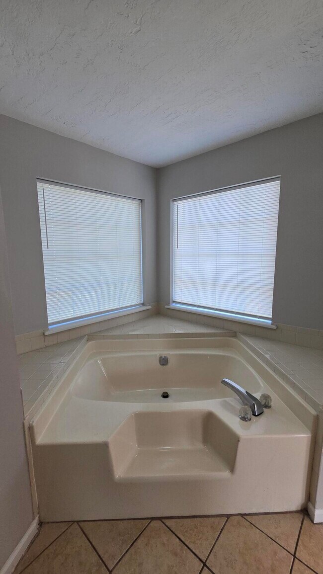 Building Photo - 123 Moss Creek Dr