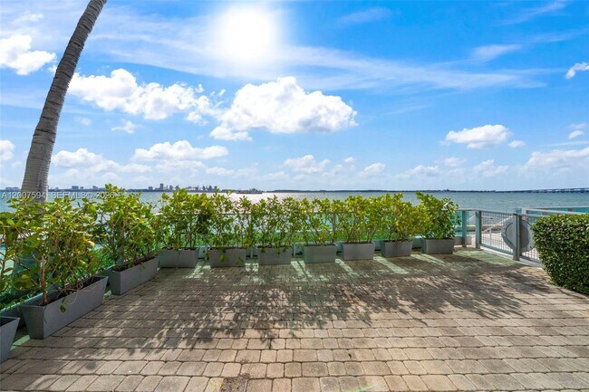 Building Photo - 1331 Brickell Bay Dr